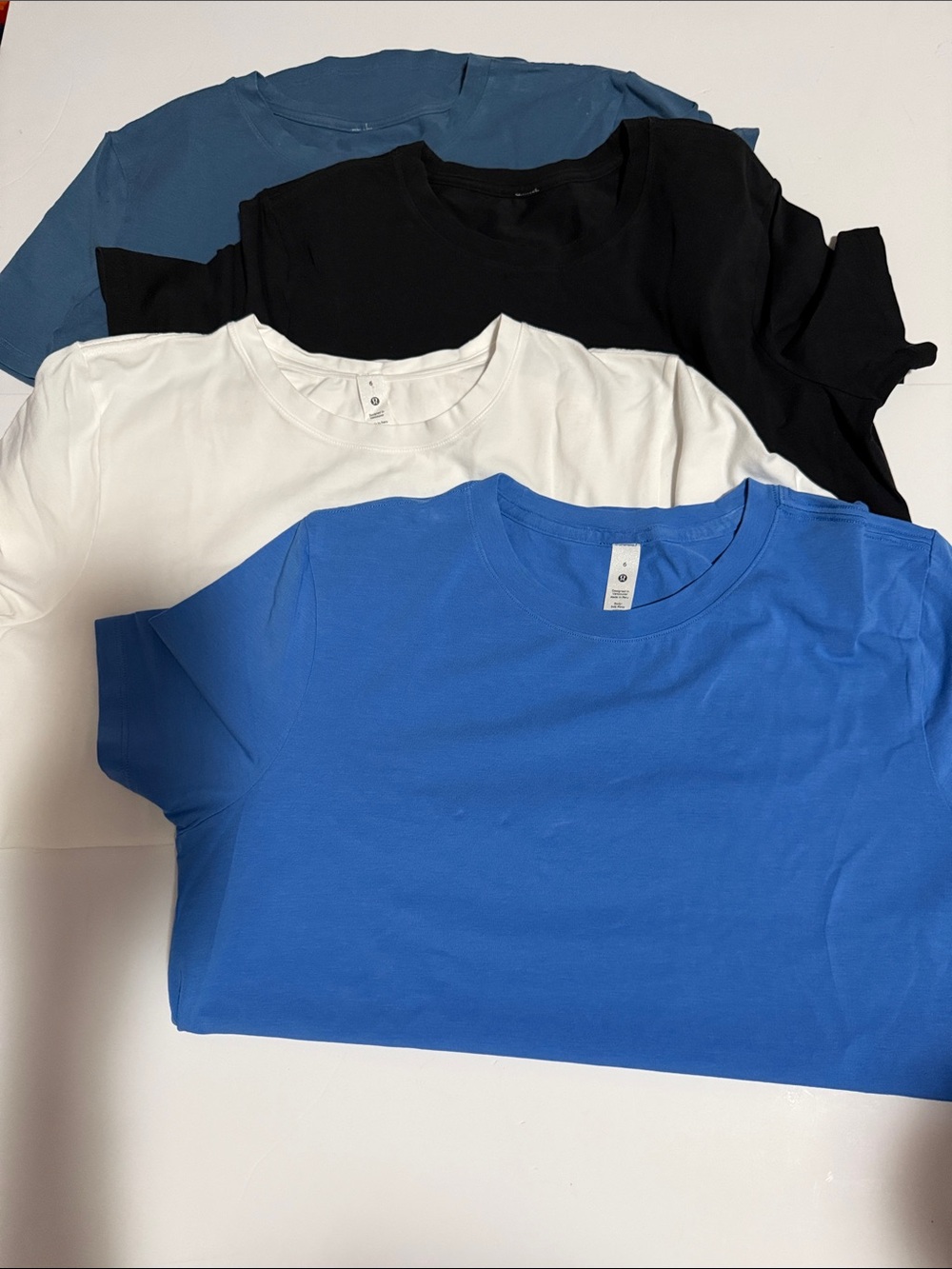 Lululemon t shirt lot 4 size 6